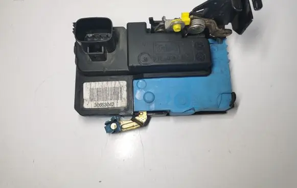 Volvo XC70 Front door lock 30663042