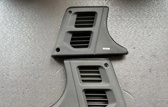 Nissan Patrol Y60 Quarter panel pressure vent 7680206J00 7680306J00