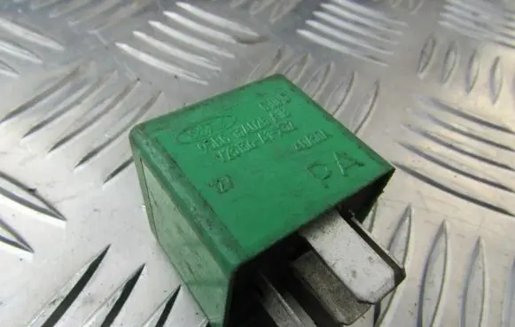 Ford Escort Other relay 93BG13A025A1B V23136-A1-X32