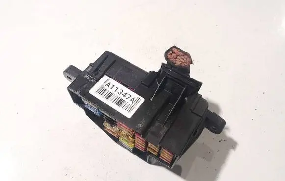 Volkswagen PASSAT B6 Fuse box set 