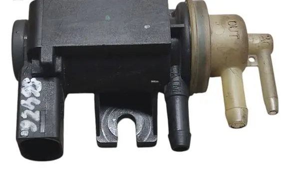 Volkswagen Touran I Turbo solenoid valve 04L131051F 1K0906627B