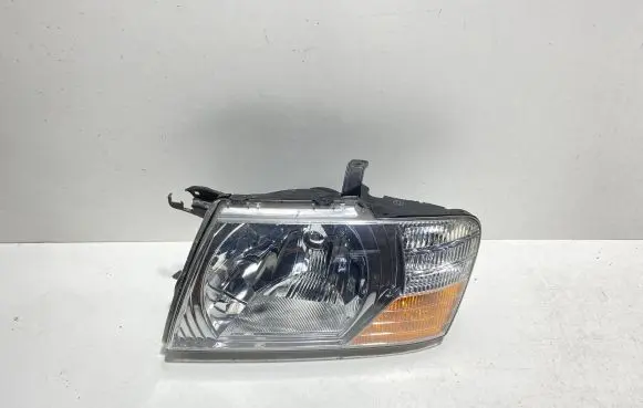 Mitsubishi Pajero Headlight/headlamp 10087419