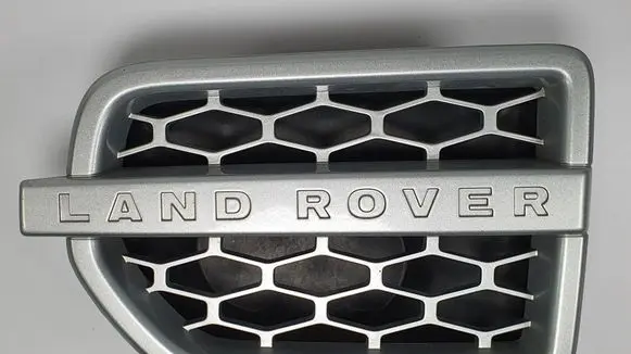 Land Rover Discovery 4 - LR4 Fender grill AH22-16A415-BAW