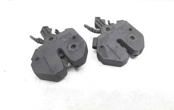 Volvo V70 Engine bonnet/hood lock/catch 9483765 9483764