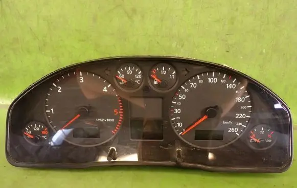 Audi A6 S6 C5 4B Speedometer (instrument cluster) 4B0920900F