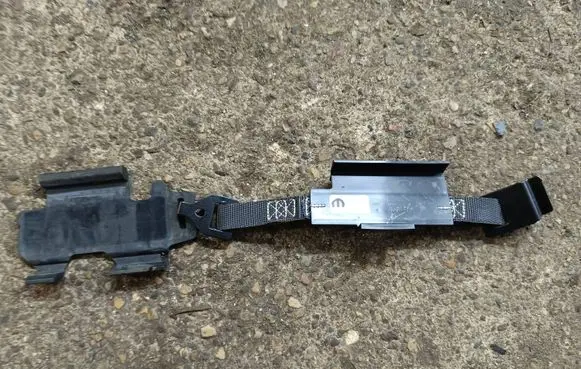 Battery bracket