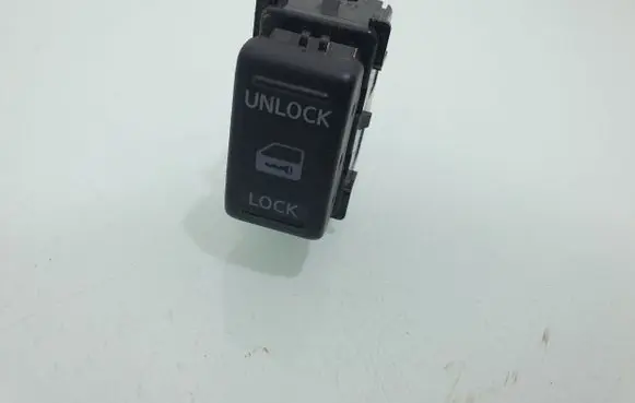 Nissan Navara D40 Central locking switch button 13709MD