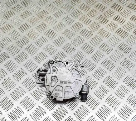 Volkswagen Tiguan Vacuum pump 03L145100F