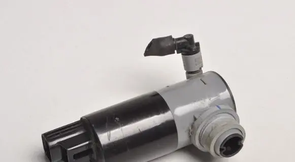 Volvo XC40 Windscreen/windshield washer pump 32237969
