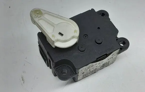 Subaru XV I Air flap motor/actuator T1007072ZB