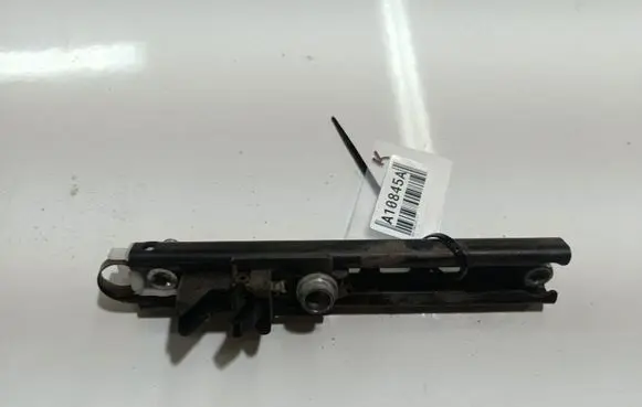 Opel Omega B2 Seat belt adjustment rail 090379460