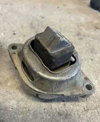 Land Rover Range Rover L322 Engine mount bracket KKB500740 BX6BC