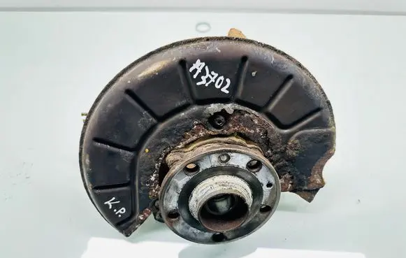 Volkswagen Golf Plus Front wheel hub