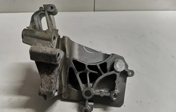 Volvo S40 Engine mounting bracket 7S7G6F001AB