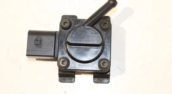 BMW 5 E60 E61 Exhaust gas pressure sensor 7789219