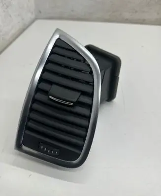 Audi Q7 4L Dashboard side air vent grill/cover trim 4L0820901
