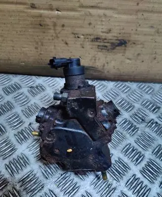 Renault Trafic III (X82) Fuel injection high pressure pump 0445010404