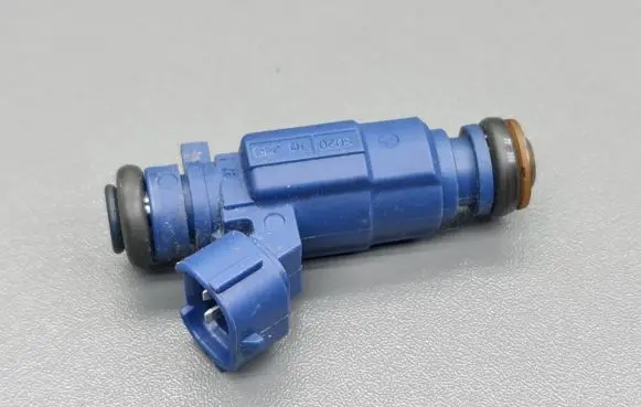 Hyundai i30 Fuel injector 353102B000