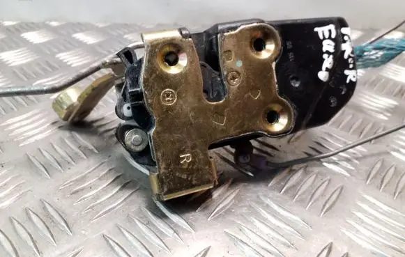 Jeep Cherokee III KJ Front door lock