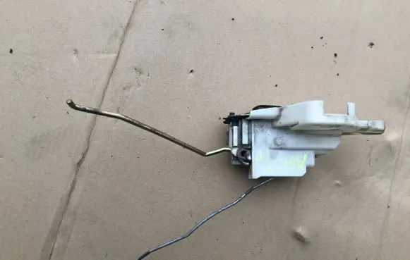 Opel Agila A Front door lock