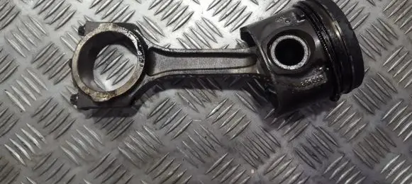 Ford Mondeo Mk III Piston with connecting rod