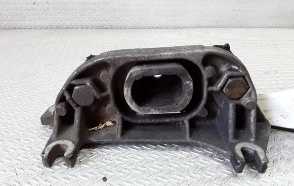 Renault Megane II Gearbox mount 8200209324