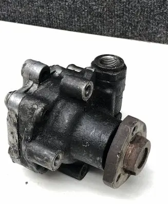 Volkswagen PASSAT B5 Power steering pump 3A674AA