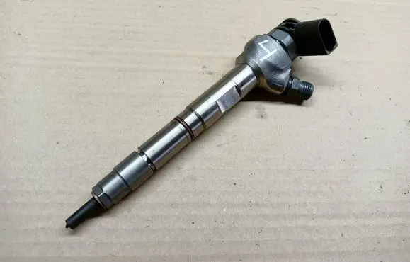 Skoda Octavia Mk4 Fuel injector 05L130277E