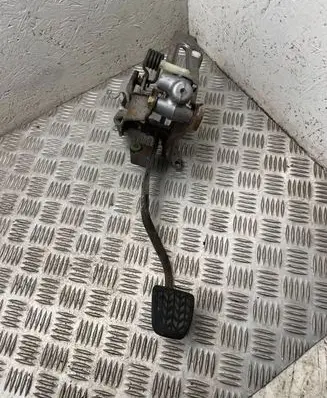 Toyota Avensis Verso Clutch pedal 