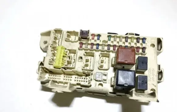 Toyota Avensis Verso Fuse box set 8922144030 89221-44030