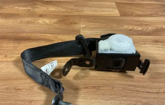 Opel Insignia A Rear seatbelt 13288436