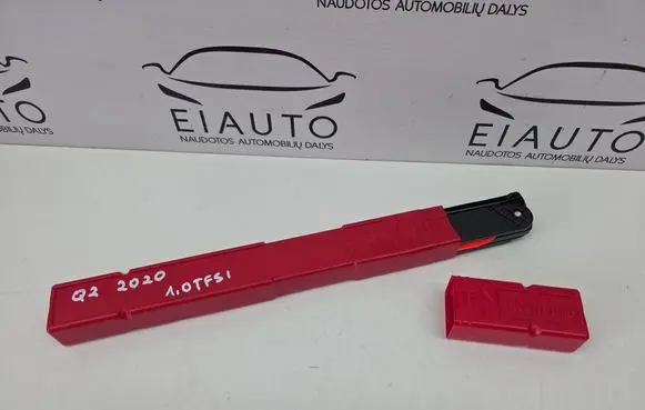 Audi Q2 - Emergency warning sign 8K0860251 27R034006