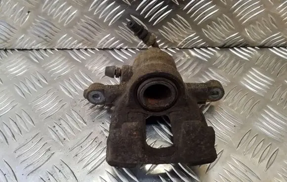 Honda CR-V Rear brake caliper