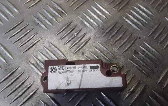 Skoda Octavia Mk1 (1U) Airbag deployment crash/impact sensor IJ0909606B 5WK42340