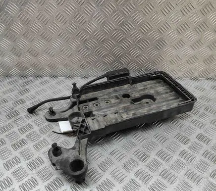 Skoda Octavia Mk3 (5E) Battery box tray 5Q0915331H 5Q0915321G