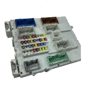 Ford Focus Fuse module DV6T14A073DK 517603F15 9610005830