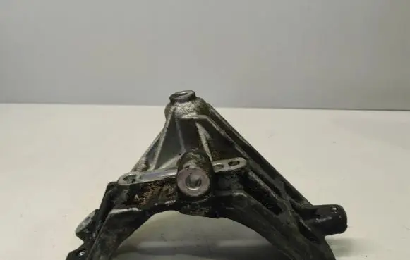 Chevrolet Camaro Engine mounting bracket 12612734