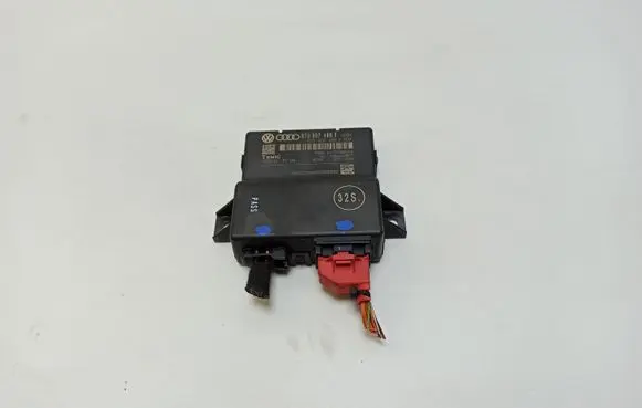 Audi A5 8T 8F Gateway control module 8T0907468F