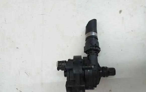 BMW 3 G20 G21 Electric auxiliary coolant/water pump 8840614