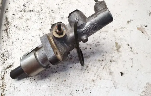 Mercedes-Benz 190 W201 Master brake cylinder 0024307830