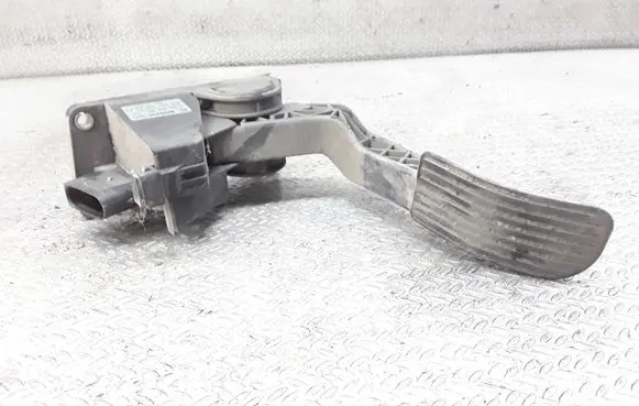 Mercedes-Benz Sprinter W901 W902 W903 W904 Accelerator throttle pedal A9013000404