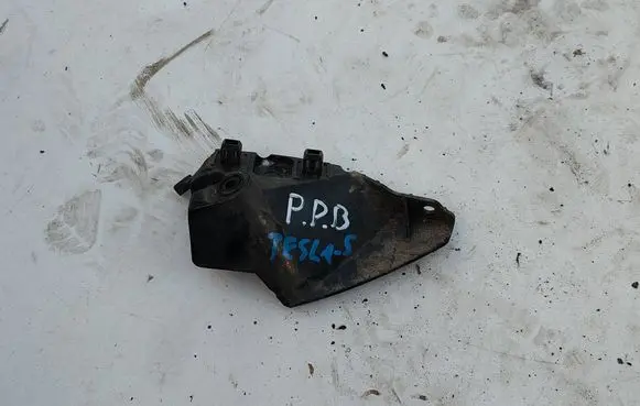 Tesla Model S Fender mounting bracket