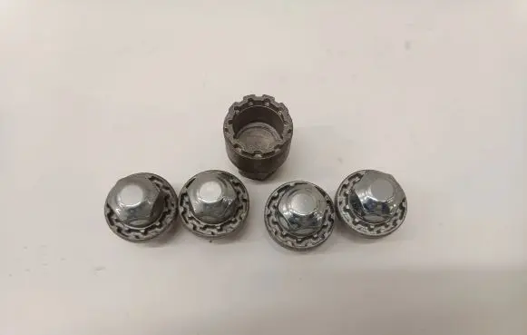 KIA Niro Anti-theft wheel nuts and lock 
