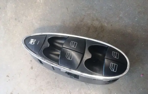 Mercedes-Benz E W211 Electric window control switch A2118213679