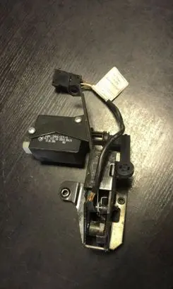 BMW 5 E39 Tailgate window lock/catch/latch 8238469