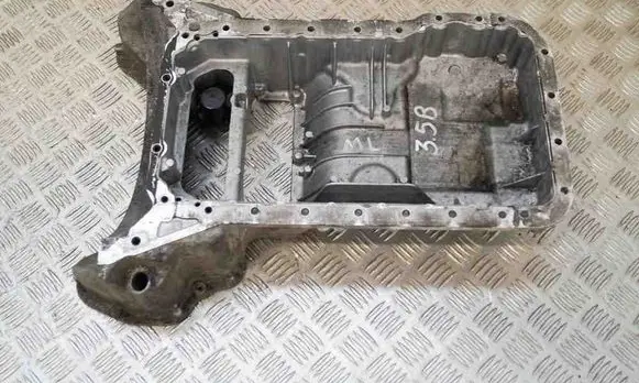 Mercedes-Benz E W212 Oil sump A2720142102 R2720142102