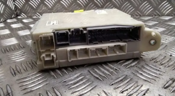 Lexus GS 300 350 430 450H Fuse box set 8273030281 5B161429