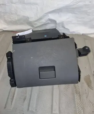 Ford C-MAX I Glove box