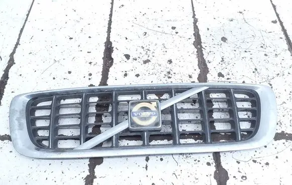 Volvo V70 Front bumper upper radiator grill 30678627