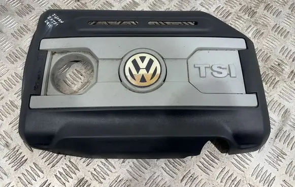 Volkswagen Tiguan Engine cover (trim) 06J103925